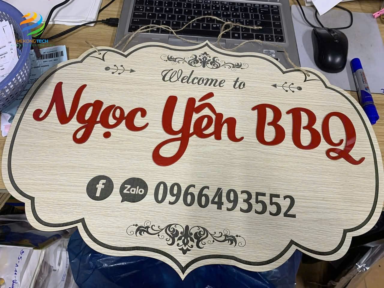 Bảng Hiệu Gỗ Treo: Tạo Dấu Ấn Độc Đáo Cho Không Gian Của Bạn